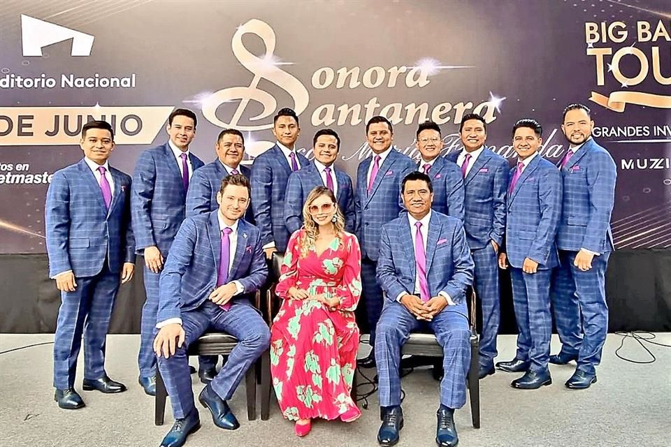 Es La Sonora Santanera con María Fernanda la única